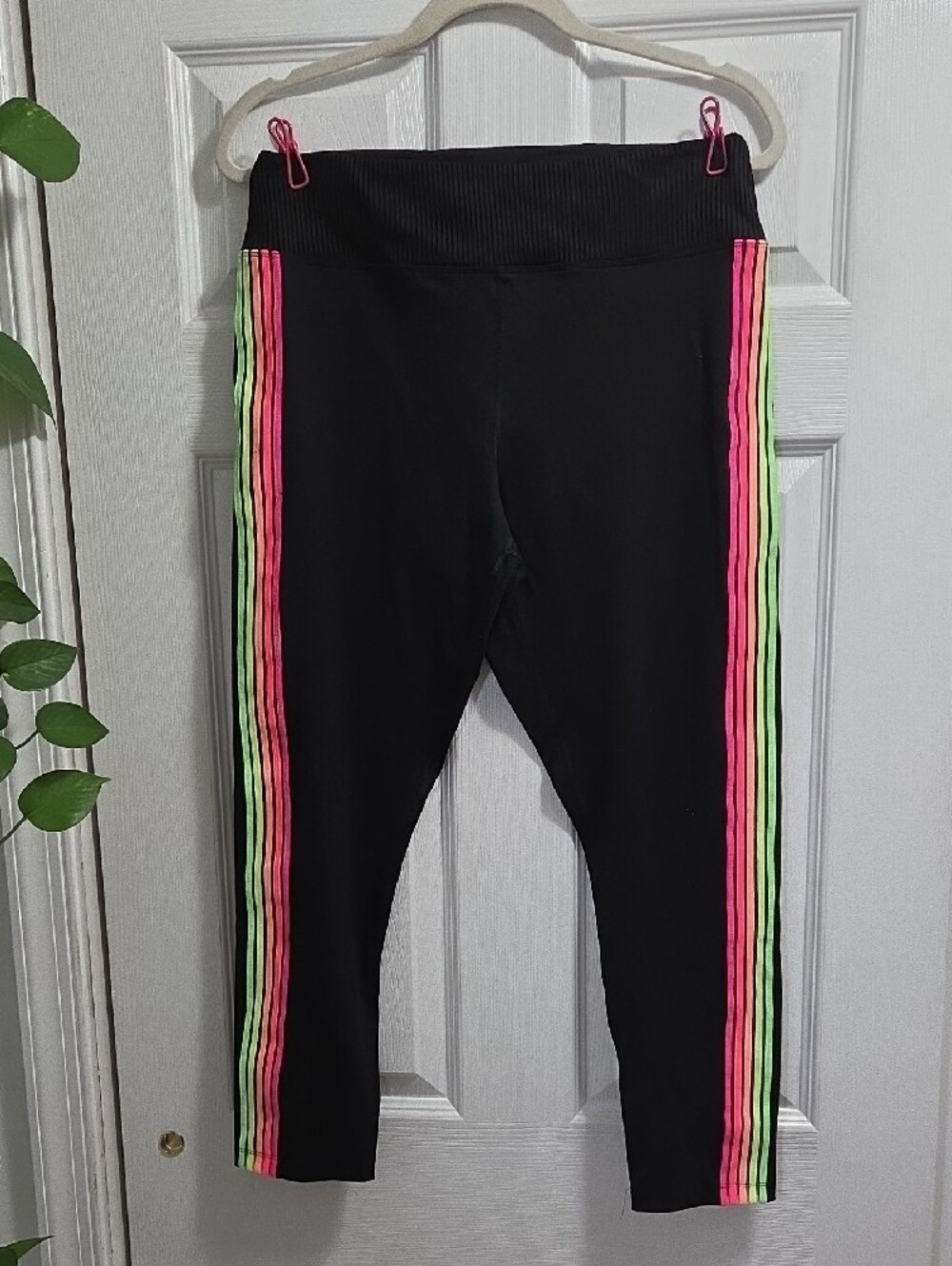 Victoria's Secret PINK Active Leggings & Sports Bra Set - Picture 2 of 8